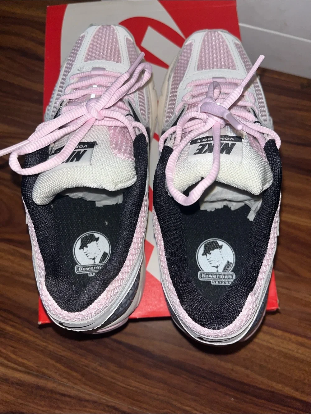 Nike Women’s Pink and Black Vomero  5. Size 7.5. Excellent Condition